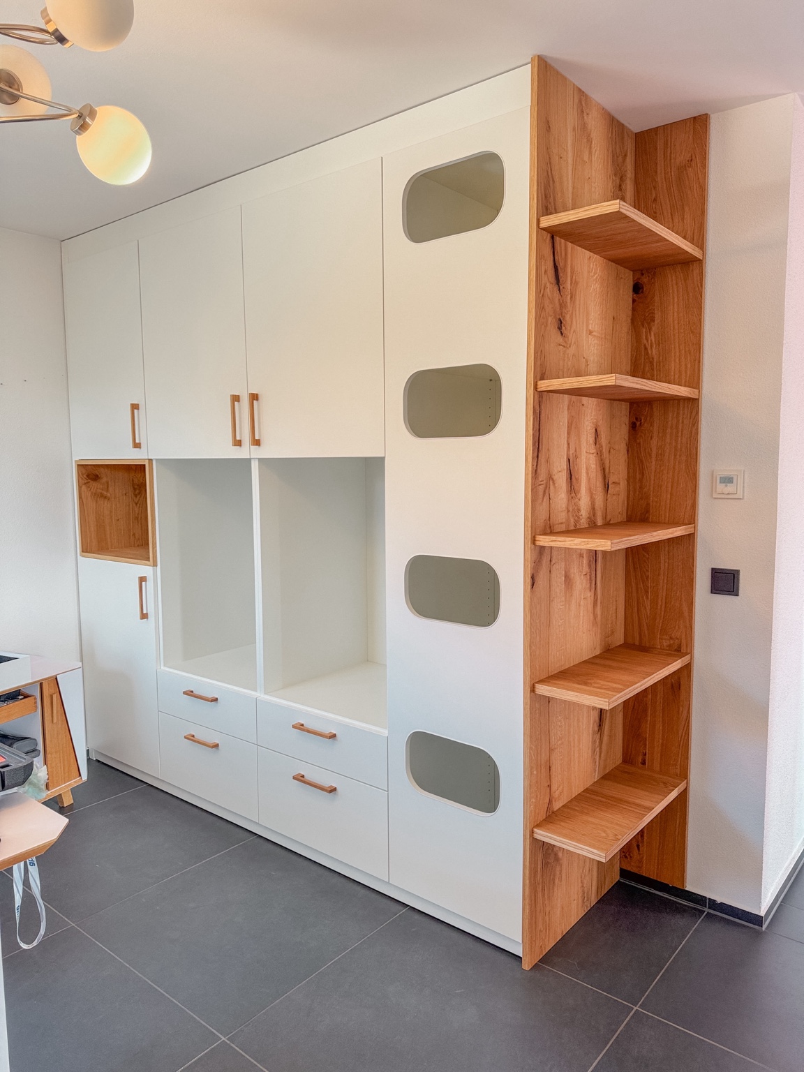 Waschmaschinenschrank mit Eichefurnier